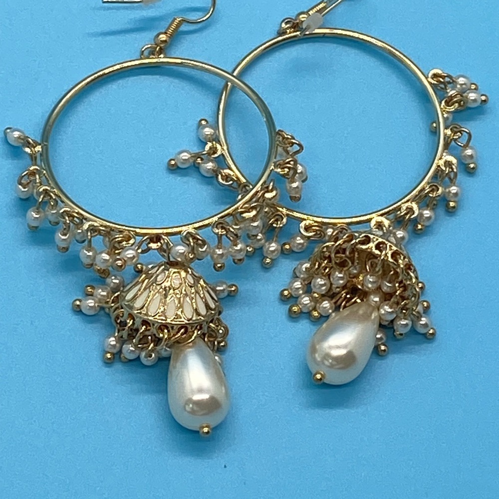 Elegant Gold and Pearl Hoop Earrings